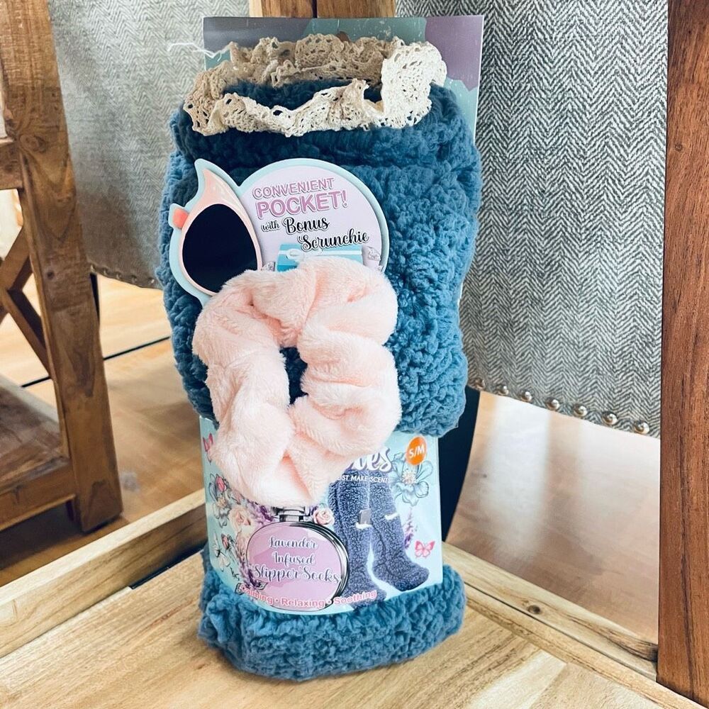 NWT Aromasoles lavender infused cell phone pocket Blue socks w/ Lace & Scrunchie